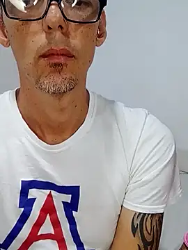 Snapshot of KarameloVzla chatting on 10, 10, 2025 KarameloVzla online show from 10, 10, 2025