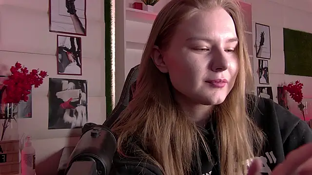 ValerieViolette online show from 1, 3, 2025