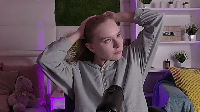 ValerieViolette online show from 2, 3, 2025