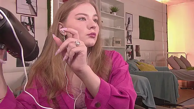 ValerieViolette online show from 20, 2, 2025