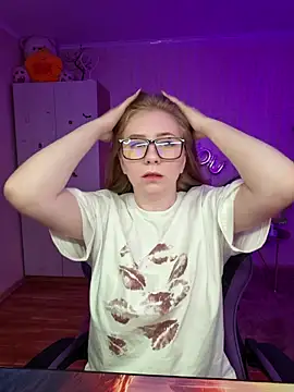 D0nna  online show from 4, 4, 2026