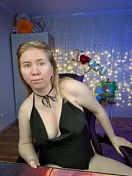 D0nna  online show from 10, 4, 2026