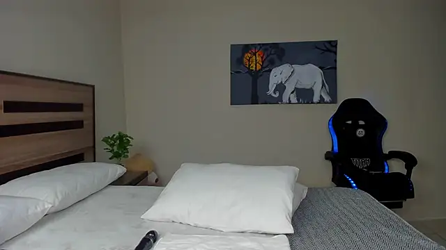 Renee-18 online show from 19, 11, 2025