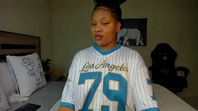 Renee-18 online show from 24, 11, 2025