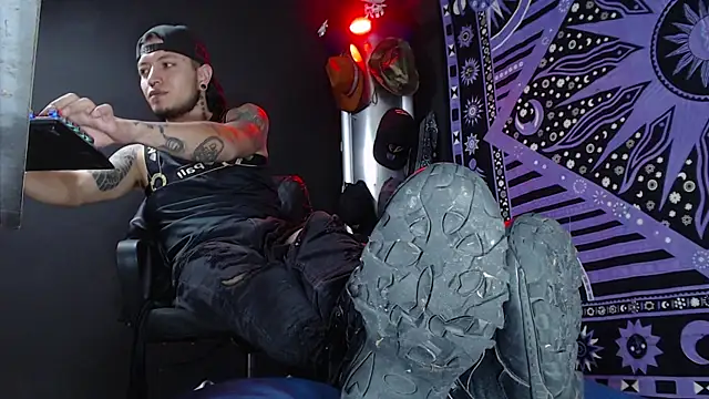 Dicaprioo  online show from 7, 3, 2025