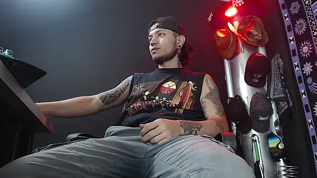 Dicaprioo  online show from 4, 3, 2025