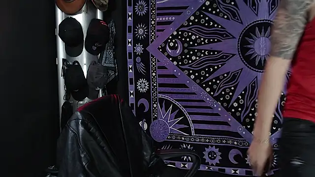 Dicaprioo  online show from 6, 3, 2025