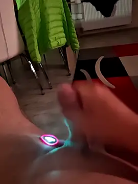 Szeltolo001 online show from 14, 4, 2026