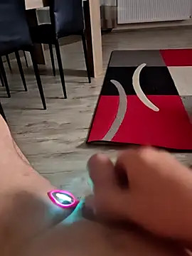 Szeltolo001 online show from 6, 3, 2026