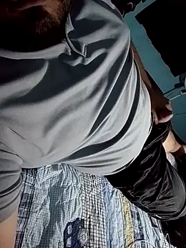 Snapshot of GILBERTHOR92 chatting on 7, 1, 2026 GILBERTHOR92 online show from 7, 1, 2026