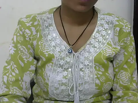 momo lov online show from 4, 10, 2025