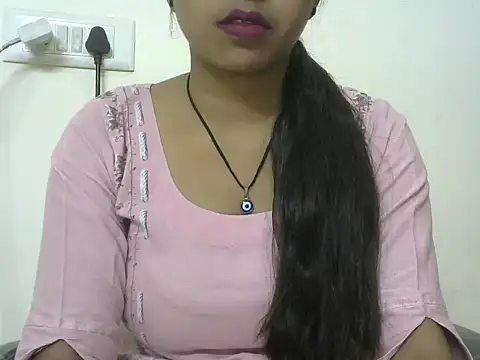 momo lov online show from 6, 10, 2025