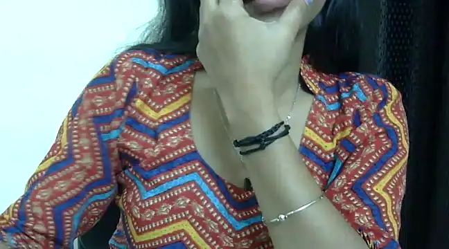 momo lov online show from 6, 3, 2025