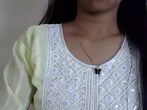 momo lov online show from 5, 3, 2025