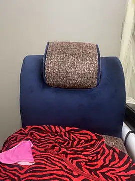 sweet18creamybigpussy online show from 4, 11, 2025