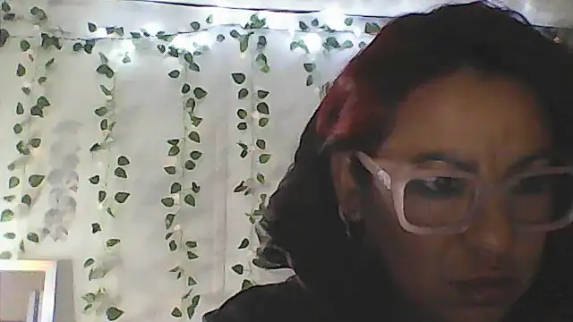 Erotic nayma online show from 28, 1, 2025