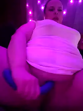 Snapshot of GinAnnTonic chatting on 5, 2, 2025 GinAnnTonic online show from 5, 2, 2025