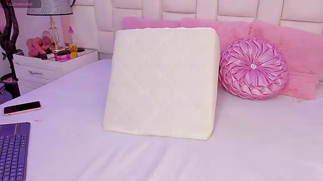 CahitlinBell online show from 19, 3, 2025