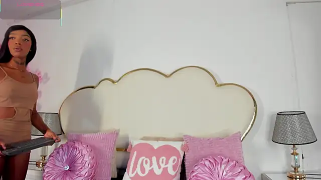 CahitlinBell online show from 28, 10, 2025