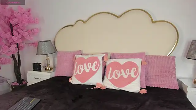 CahitlinBell online show from 25, 11, 2025