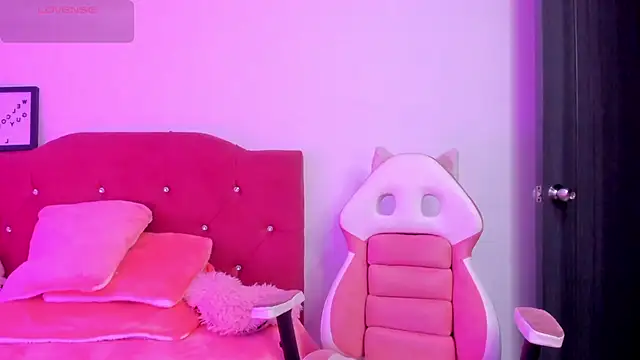 Snapshot of LucianaTomson chatting on 12, 2, 2026 LucianaTomson online show from 12, 2, 2026