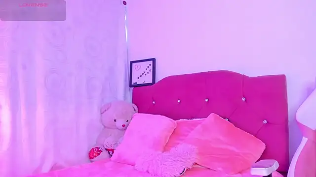 Snapshot of LucianaTomson chatting on 13, 2, 2026 LucianaTomson online show from 13, 2, 2026