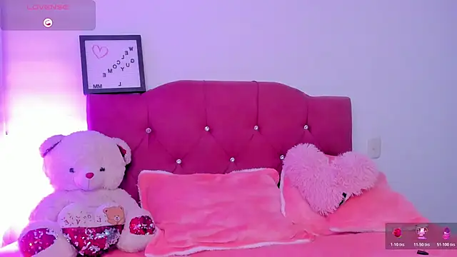 LucianaTomson online show from 5, 1, 2026