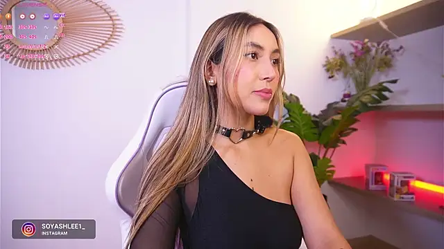 Snapshot of ashley2004_x chatting on 22, 10, 2025 ashley2004 x online show from 22, 10, 2025