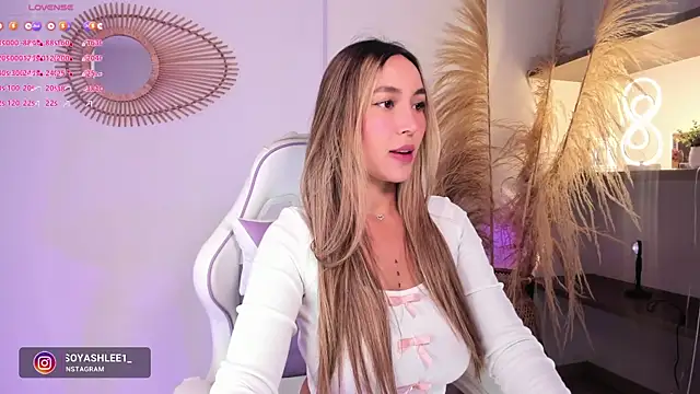 Snapshot of ashley2004_x chatting on 25, 9, 2025 ashley2004 x online show from 25, 9, 2025