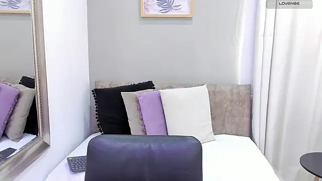  alaiasmile  online show from 23, 11, 2025