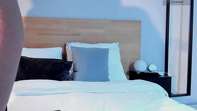  alaiasmile  online show from 20, 12, 2025