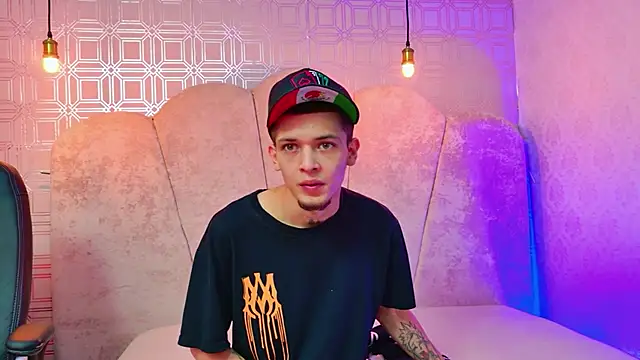 kendalltaylorr online show from 28, 11, 2025