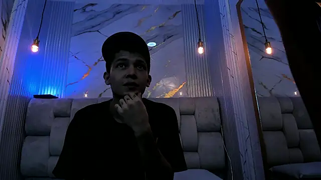 kendalltaylorr online show from 10, 10, 2025