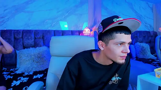 kendalltaylorr online show from 8, 4, 2026