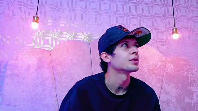 kendalltaylorr online show from 1, 2, 2026