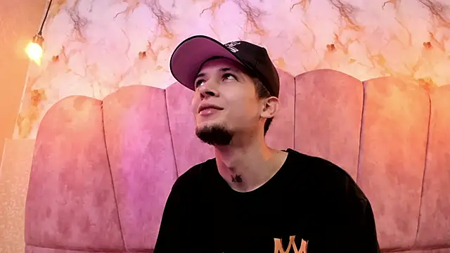 kendalltaylorr online show from 15, 10, 2025