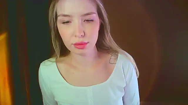 Snapshot of mia_raspberrie chatting on 14, 12, 2024 mia raspberrie online show from 14, 12, 2024