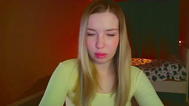 Snapshot of mia_raspberrie chatting on 9, 2, 2025 mia raspberrie online show from 9, 2, 2025