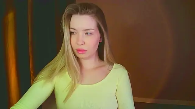 Snapshot of mia_raspberrie chatting on 13, 12, 2024 mia raspberrie online show from 13, 12, 2024