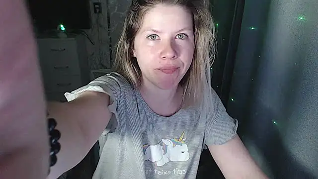 Snapshot of MelissaXKinky chatting on 5, 3, 2025 MelissaXKinky online show from 5, 3, 2025