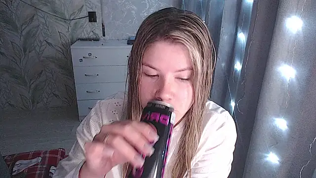 Snapshot of MelissaXKinky chatting on 16, 11, 2025 MelissaXKinky online show from 16, 11, 2025