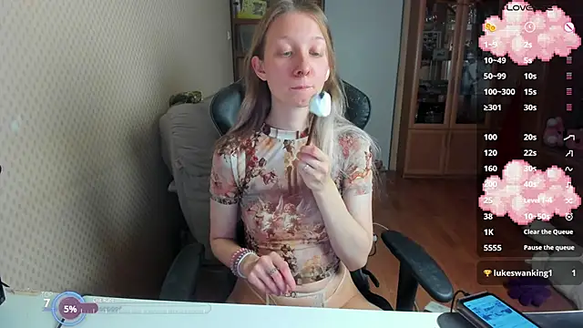 Snapshot of cutieMila chatting on 17, 10, 2025 cutieMila online show from 17, 10, 2025