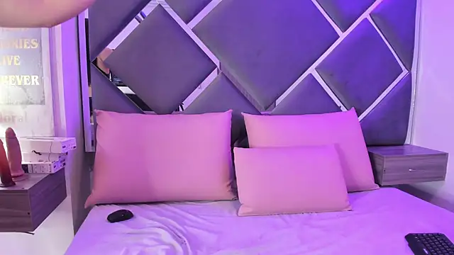 Charlotte Myers online show from 25, 10, 2025