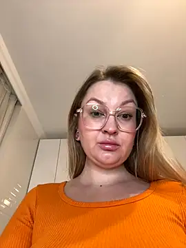 Teya moon  online show from 13, 10, 2025