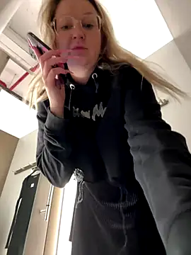 Teya moon  online show from 24, 9, 2025