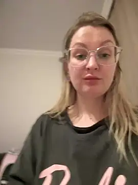 Teya moon  online show from 19, 3, 2025