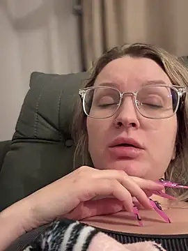 Teya moon  online show from 8, 2, 2025