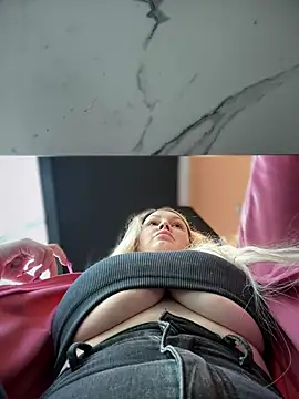 Teya moon  online show from 27, 1, 2025