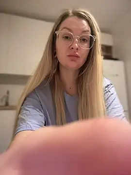 Teya moon  online show from 27, 2, 2025