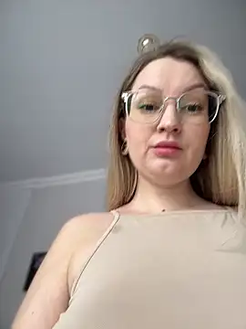 Teya moon  online show from 6, 2, 2025